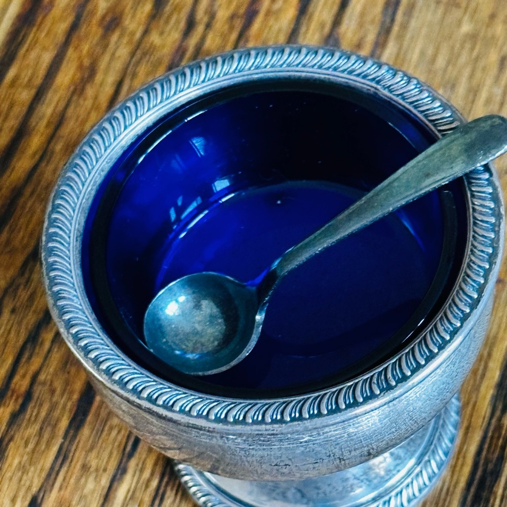 Elegant Antique/Vintage Silver/Plated Blue cobalt Glass Salt Bowl Set w spoons - Picture 6 of 14